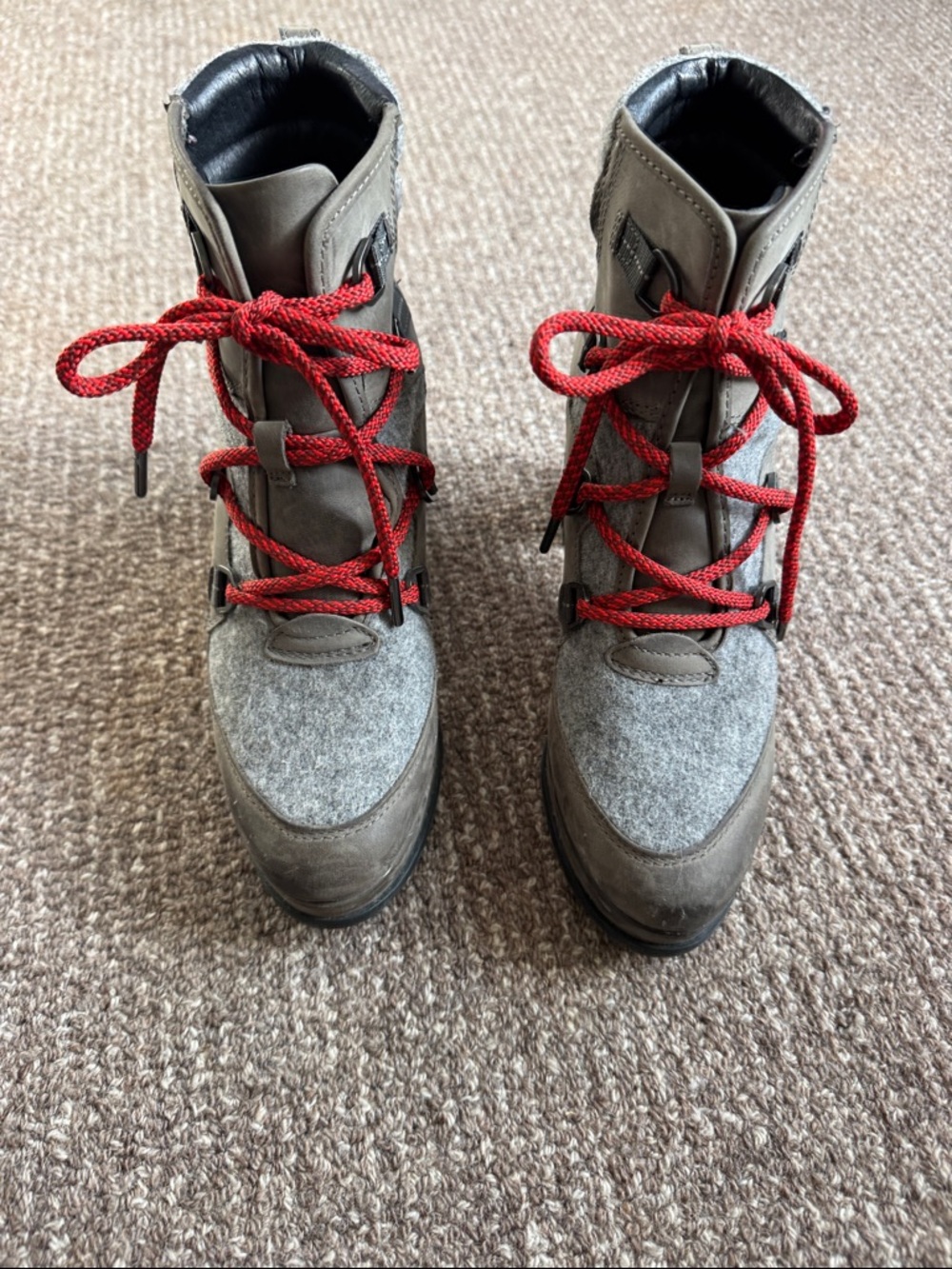 Sorel Women's Gray Wool & Leather Lace-Up Boots with Red Laces